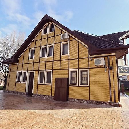 Dezire Guesthouse Baile 1 Mai Bagian luar foto