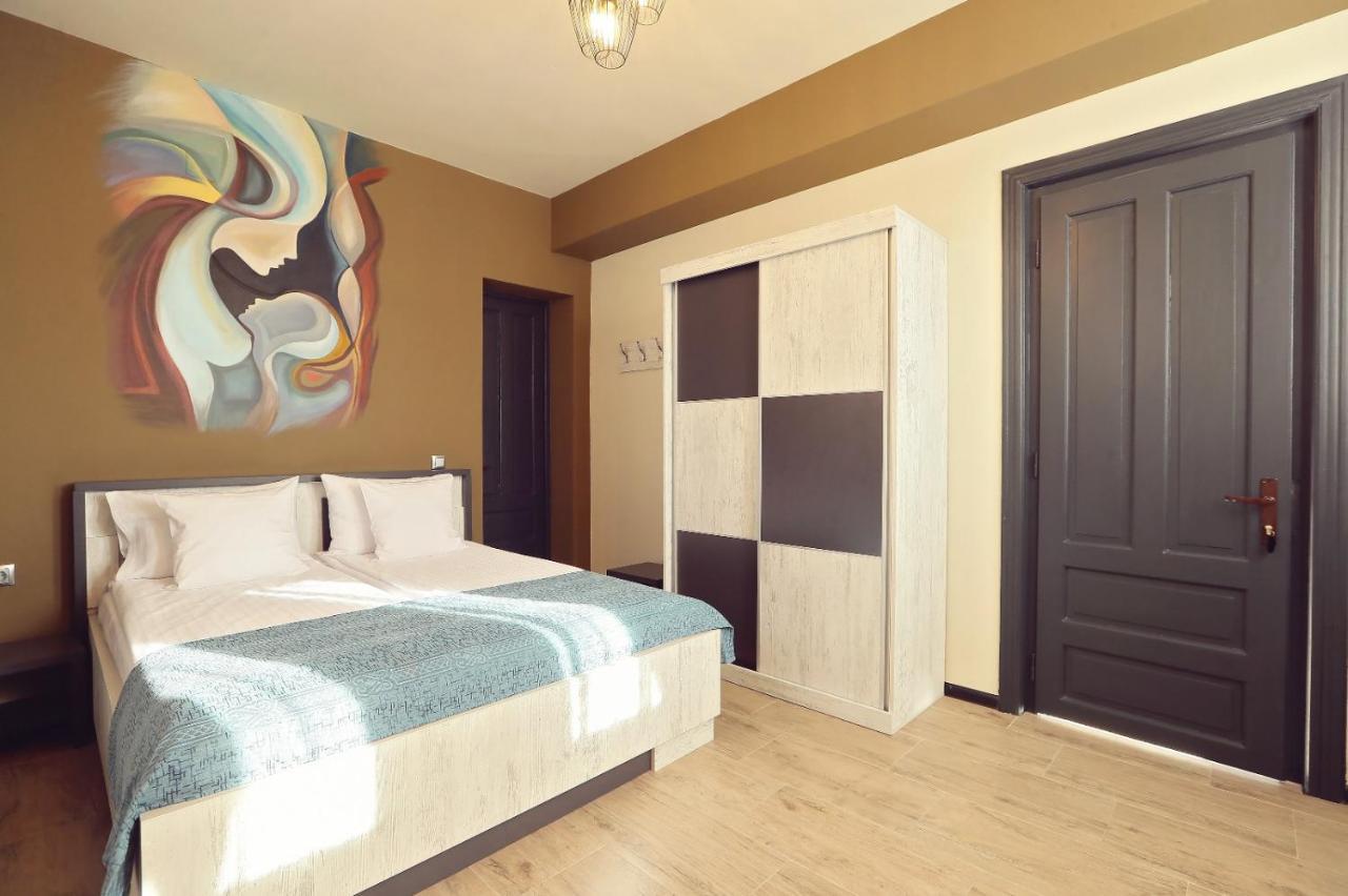 Dezire Guesthouse Baile 1 Mai Bagian luar foto