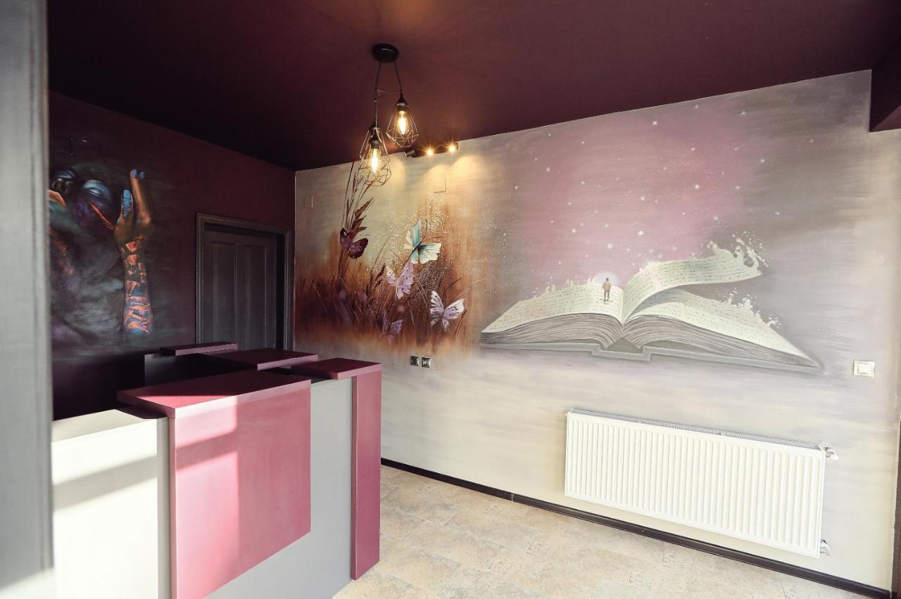 Dezire Guesthouse Baile 1 Mai Bagian luar foto