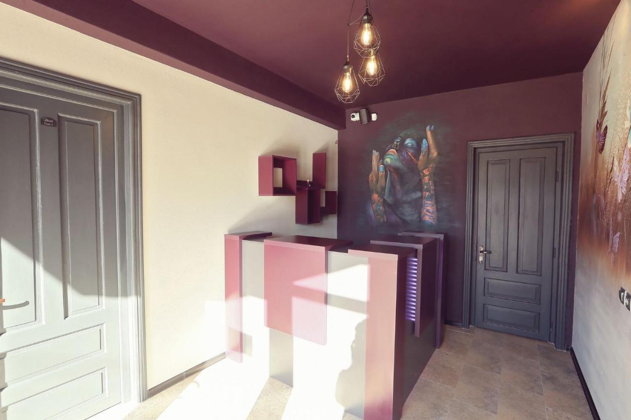 Dezire Guesthouse Baile 1 Mai Bagian luar foto