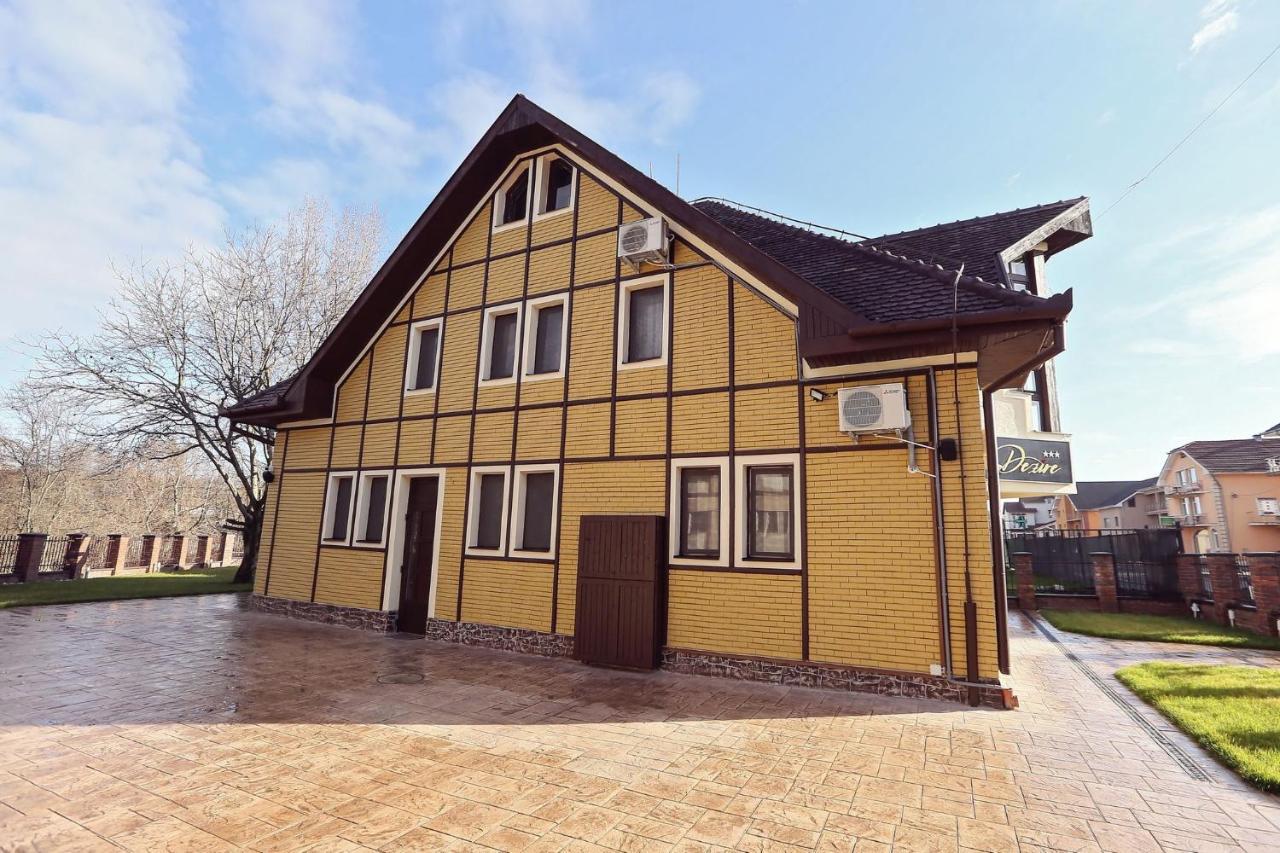 Dezire Guesthouse Baile 1 Mai Bagian luar foto