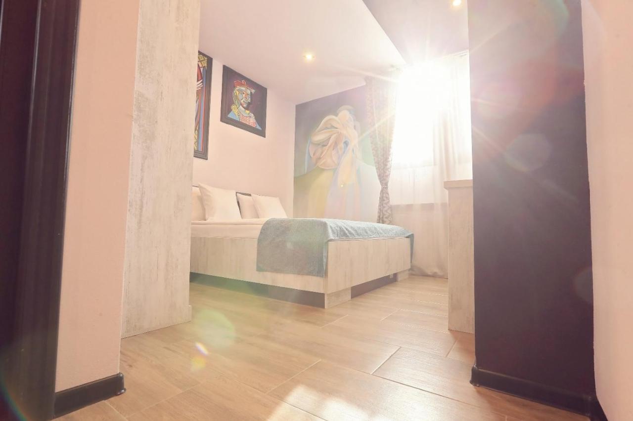 Dezire Guesthouse Baile 1 Mai Bagian luar foto