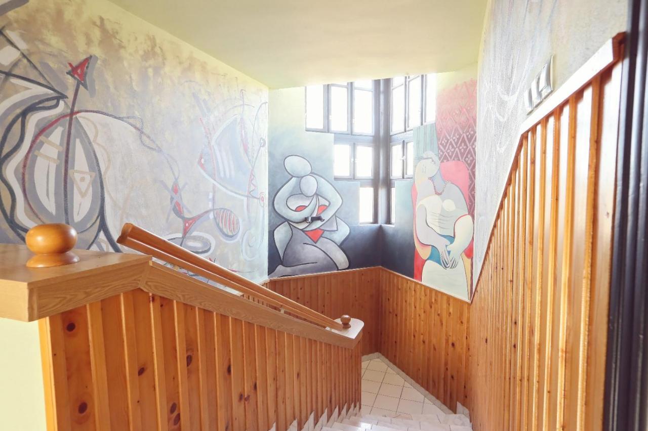 Dezire Guesthouse Baile 1 Mai Bagian luar foto