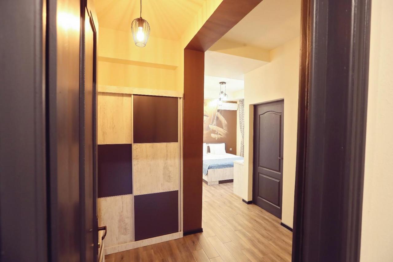 Dezire Guesthouse Baile 1 Mai Bagian luar foto