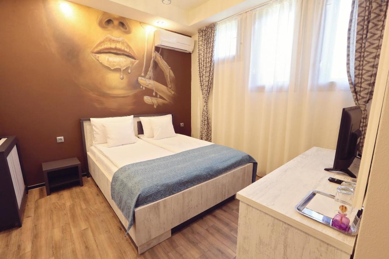 Dezire Guesthouse Baile 1 Mai Bagian luar foto