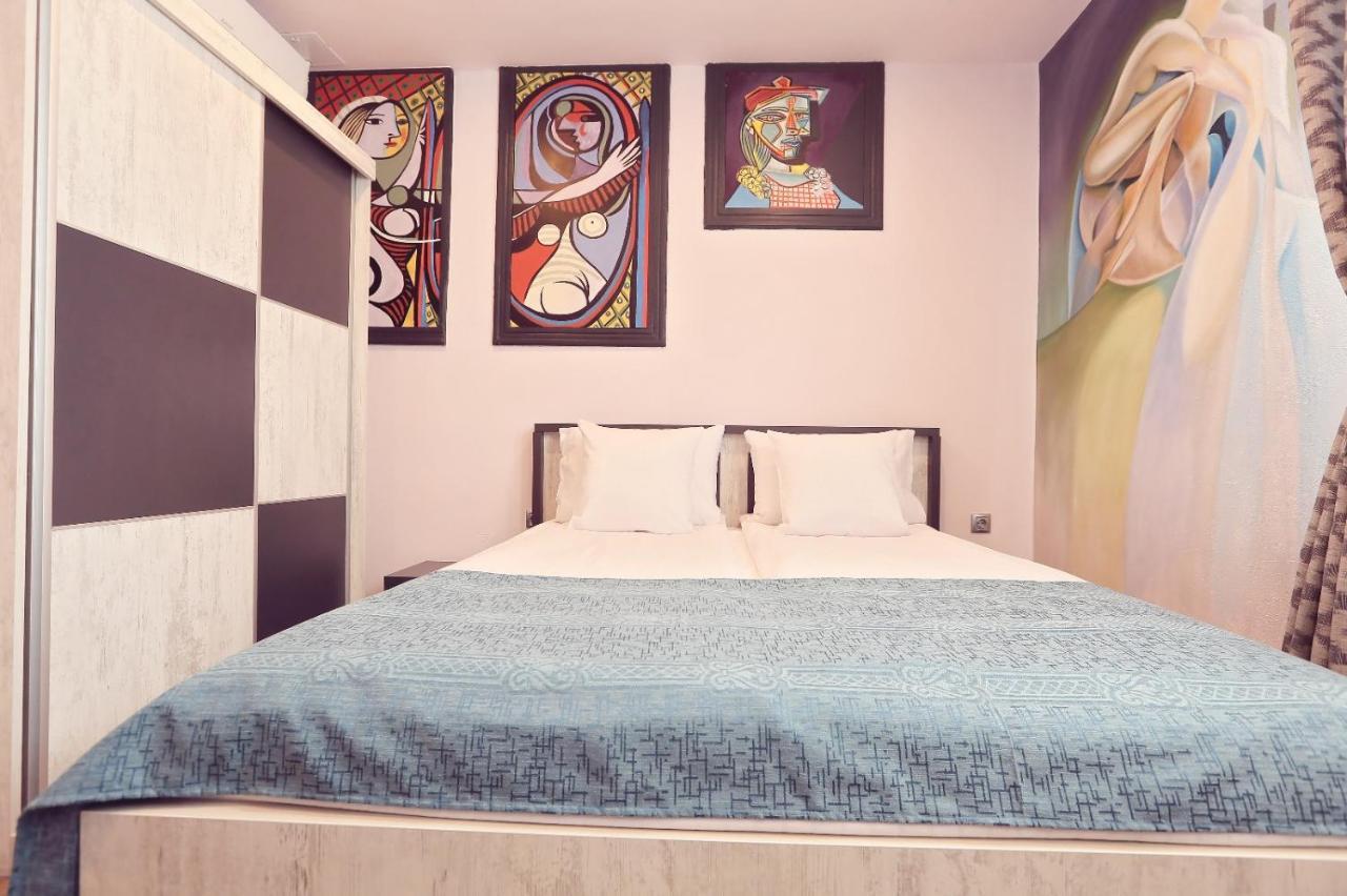 Dezire Guesthouse Baile 1 Mai Bagian luar foto
