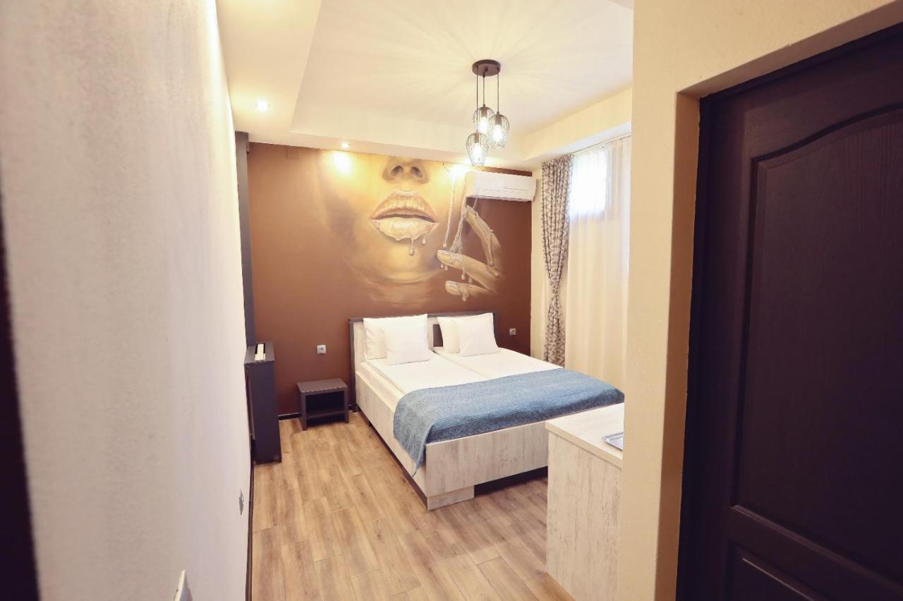 Dezire Guesthouse Baile 1 Mai Bagian luar foto
