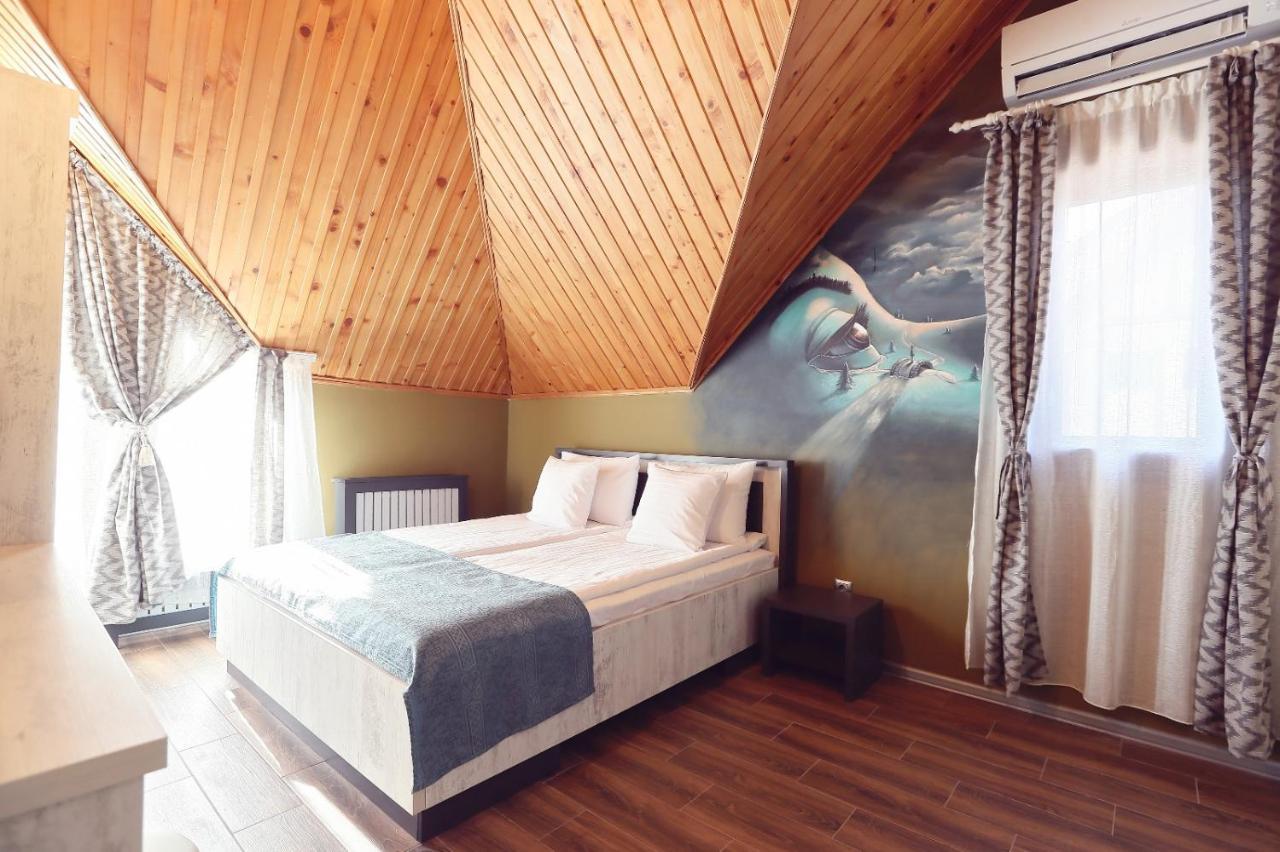 Dezire Guesthouse Baile 1 Mai Bagian luar foto