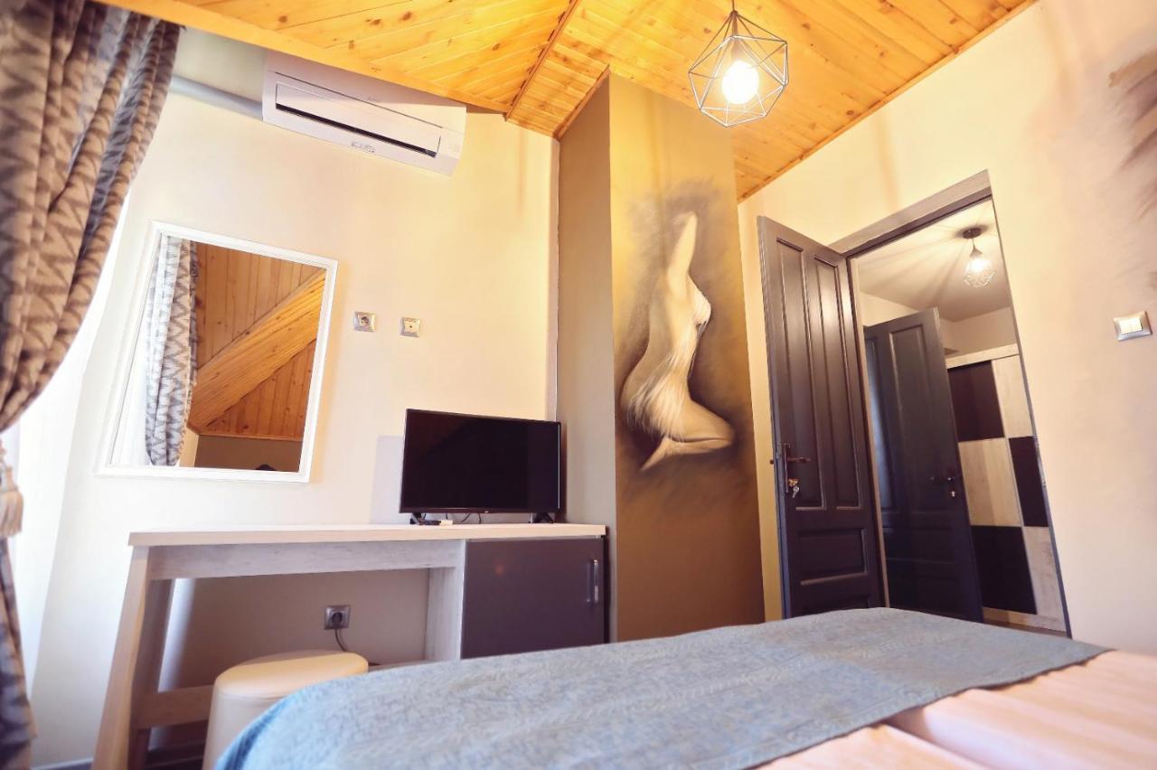 Dezire Guesthouse Baile 1 Mai Bagian luar foto