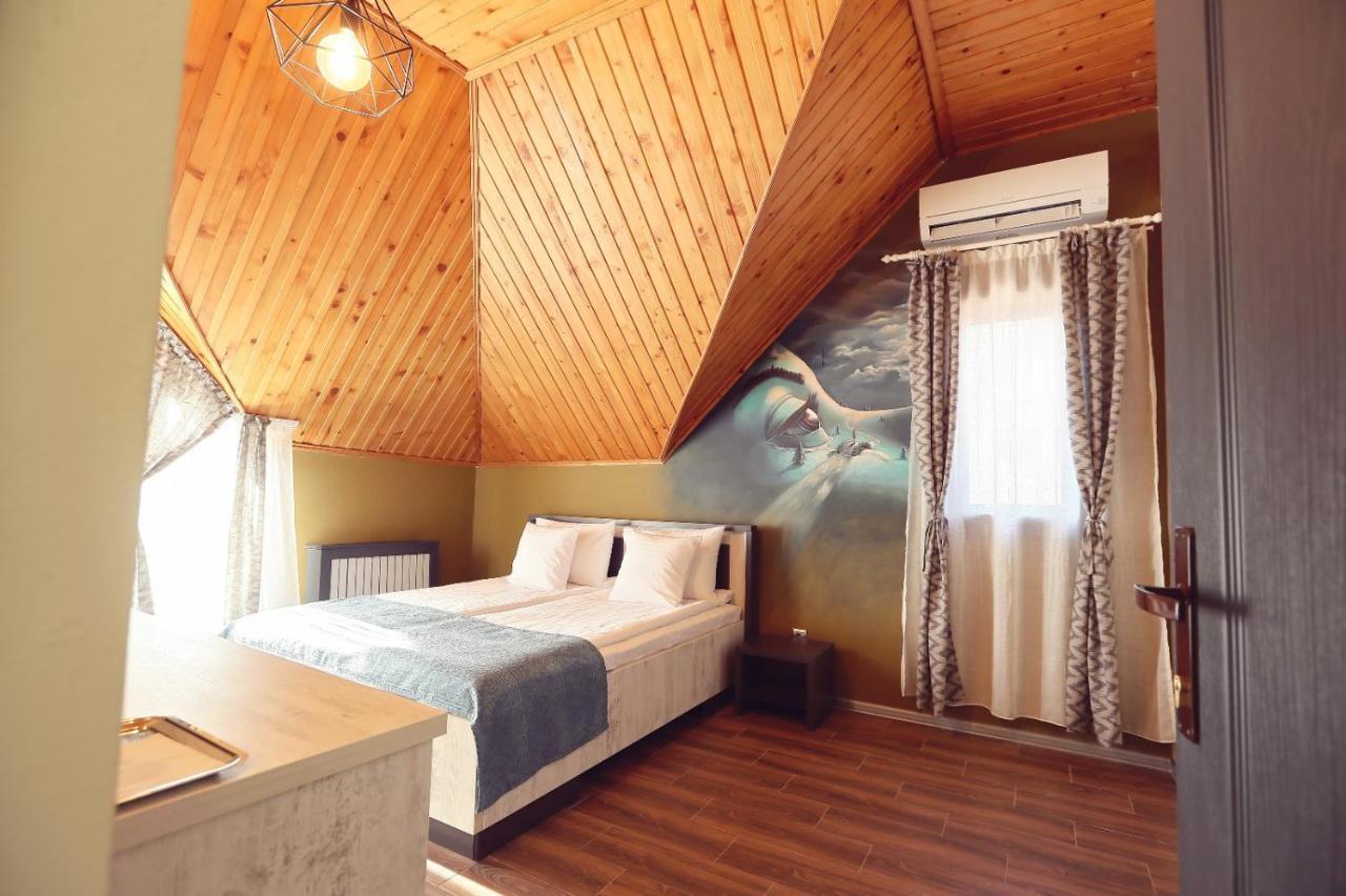 Dezire Guesthouse Baile 1 Mai Bagian luar foto