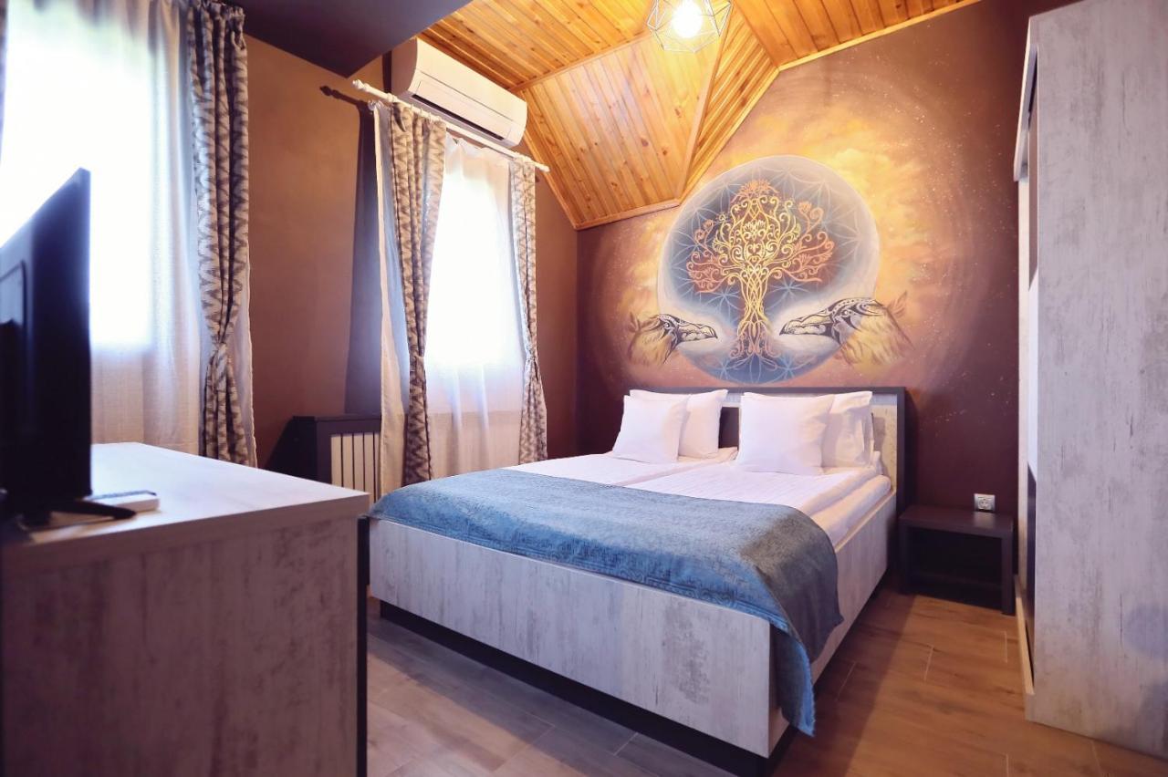 Dezire Guesthouse Baile 1 Mai Bagian luar foto