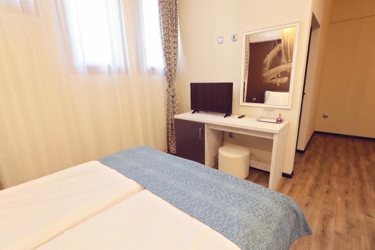 Dezire Guesthouse Baile 1 Mai Bagian luar foto