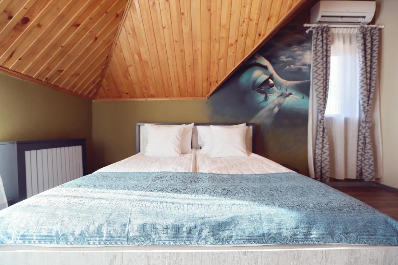 Dezire Guesthouse Baile 1 Mai Bagian luar foto