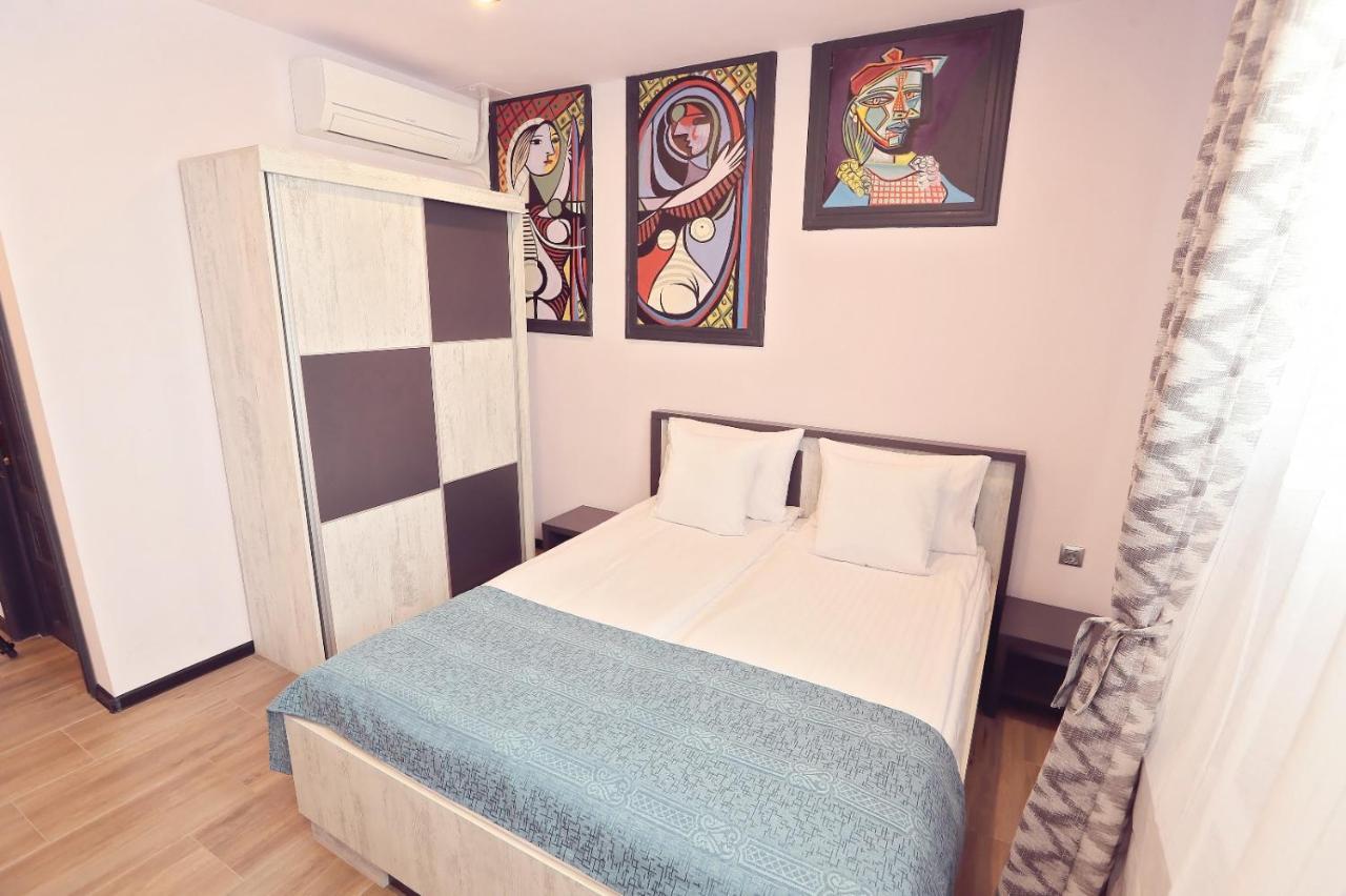 Dezire Guesthouse Baile 1 Mai Bagian luar foto